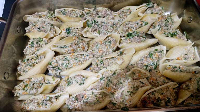 Stuffed Jumbo Shells With Tomato Mornay